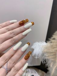 -花岐款式专研健康美甲沙龙