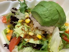 金枪鱼牛油果沙拉-东京屋(武定路店)
