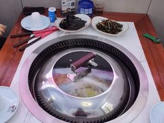 -雪乡人家东北菜·铁锅炖一切(高斯路店)