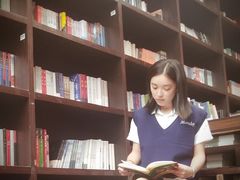 -钟书阁(松江泰晤士小镇店)