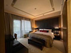 -上海滴水湖皇冠假日酒店