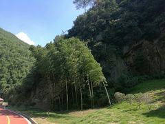 -梅岭月亮湾山体公园
