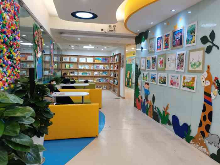 蜗牛村·慢美术(紫荆校区)-"在路上遇到蜗牛村美术老师发宣传单,于是