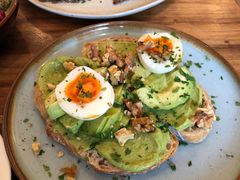 牛油果煮蛋吐司-RAC BAR(安福路店)