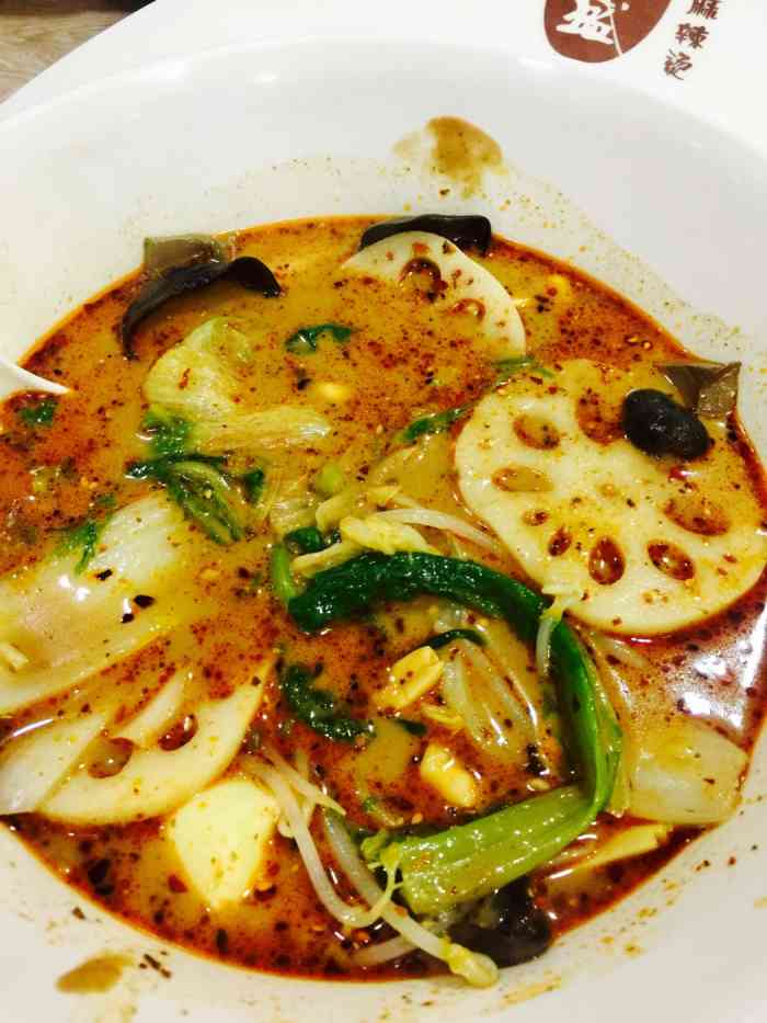 川香佬麻辣烫(南楼店)-"就在南楼地铁上上面的二楼,环境尚可,口味.