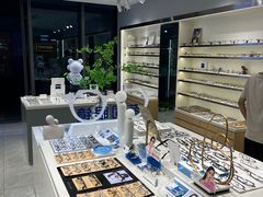 -视野联行眼镜·蔡司·尼康·豪雅·依视路(青浦宝龙店)