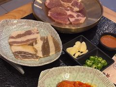 -臻牛烤肉