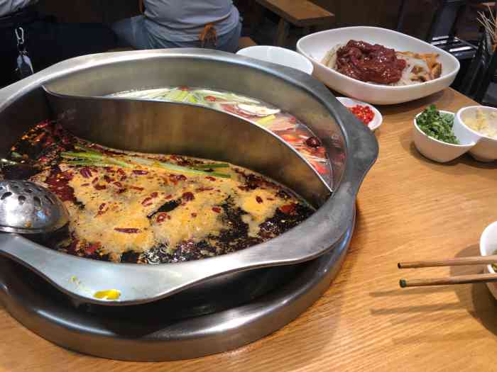 李记秤盘串串牛杂火锅(广福店)-"朋友带过来吃的,离办公室很近,以前