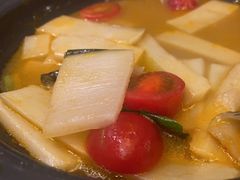 -云海肴·汽锅鸡·云南菜(天山百盛优客店)