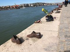 -多瑙河畔鞋履雕塑