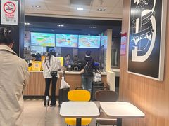 -麦当劳(上海虹桥站30B检票口楼上)