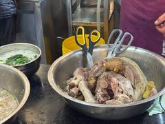 -鸿浩扒猪脚米线