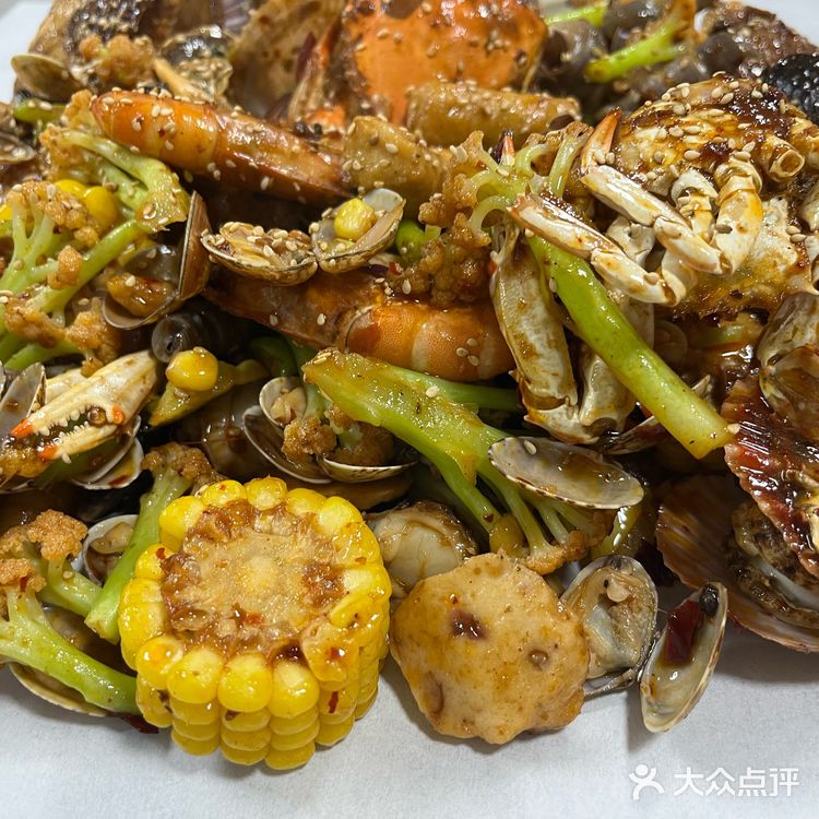 一百左右在青岛吃这么一大桌子海鲜是什么体验!