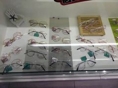 -提一眼镜·蔡司·依视路(小寨店)