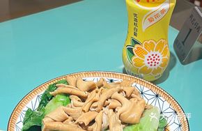 Steamed Goose Intestine with Seasonal Vegetables