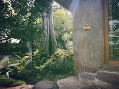 -Chom Cafe and Restaurant