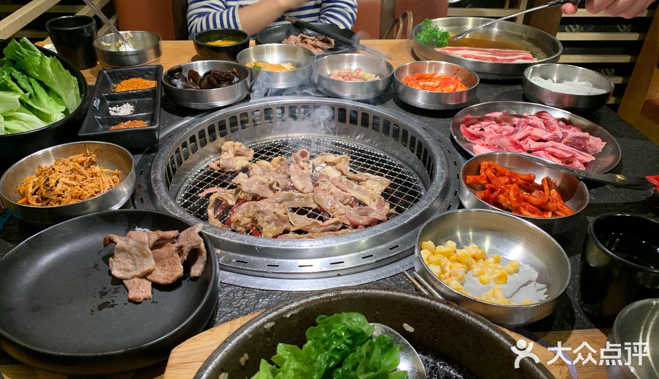 我们就坐下来了，分量也足