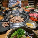 我们就坐下来了，分量也足