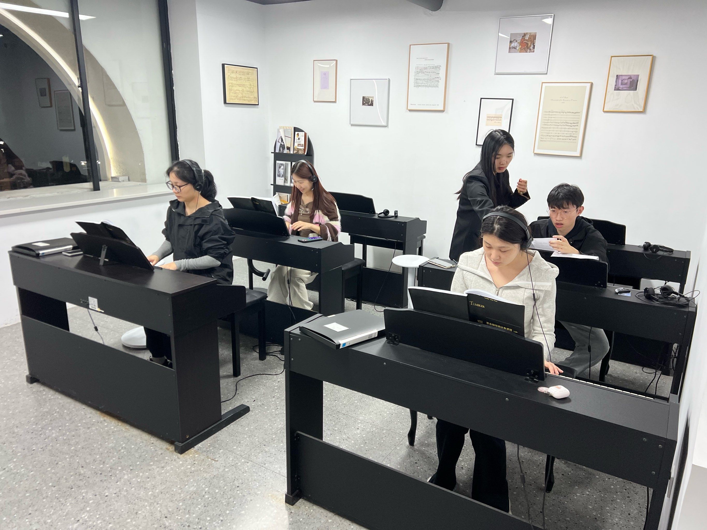 成人学习钢琴的音乐基地
