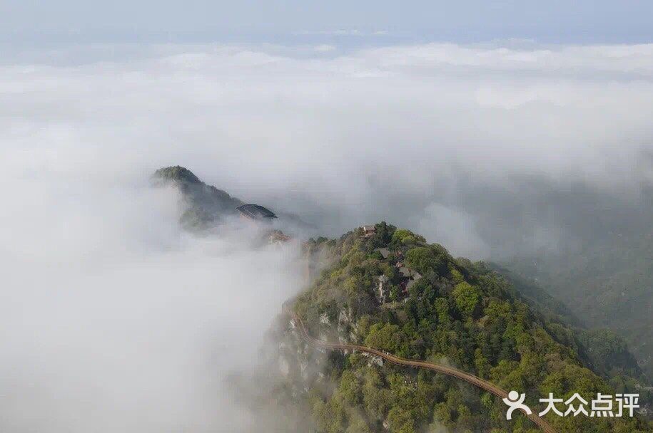 雨后少华，雾腾云翻。 人间仙境，绝美震撼！