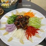 工业风海鲜宵夜大排档