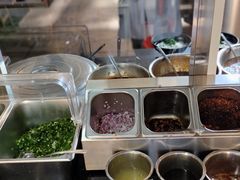 -鸿浩扒猪脚米线