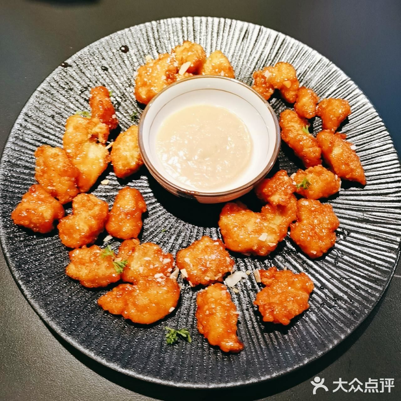 最后两个人吃到扶墙，门口还有免费的冰淇淋提供