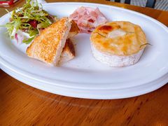 焗布里芝士配蚕豆和帕尔马火腿-PIZZA BIANCA(万象城店)