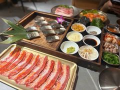 -围炉肉舍•炭烤活鳗•丹东海鲜烤肉(步行街店)