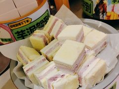 -龍歌自助小火锅(市南金茂湾店)