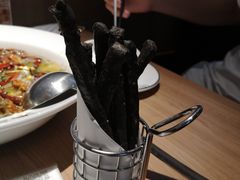 蘸汤吃的黑油条-新太二·鲜料川菜(晶耀前滩店)