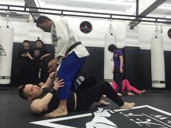 -威天下格斗柔术健身馆(红旗渠路店)