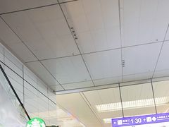 -星巴克(上海虹桥站2A检票口)