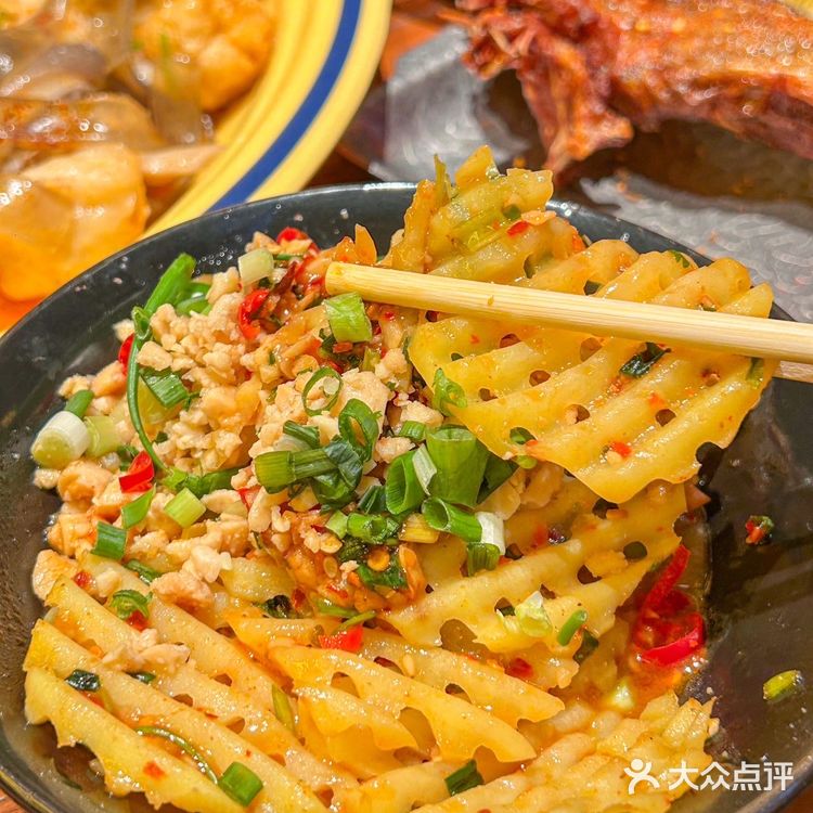 杭州滨江新开的这家东北烧烤店，真的是太火爆了！