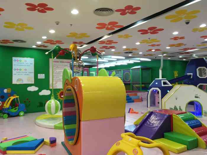棒棒堂儿童游乐园-"东西很全,有小火车,沙池,游乐场地也很大.