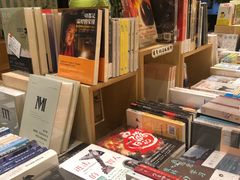 -猫的天空之城概念书店(杭州南宋御街店)