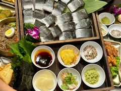 -围炉肉舍•炭烤活鳗•丹东海鲜烤肉(步行街店)