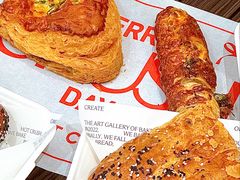 -HOT CRUSH趁热集合·现烤面包(上海环球港店)