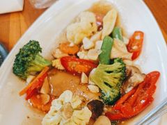 -Chom Cafe and Restaurant