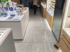 -视野联行眼镜·蔡司·尼康·豪雅·依视路(青浦宝龙店)