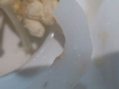 干瘪的金针菇和长毛的白色条状物-刘一锅筋头巴脑(大悦城C店)