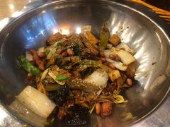 -愉肴麻辣香锅(中山路店)