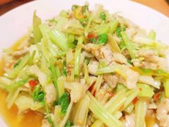 芹菜炒肉丝-东北农家院·铁锅炖(莘庄店)