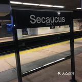 乘车可以选择人工售票或自助售票机买票