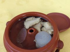 原汁男搂妹汽锅鸡-蝴蝶泉宾馆-中餐厅