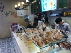面包甜点陈列柜-面包新语(滨湖万达店)