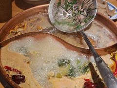 -洱火云南酸菜牛肉火锅(石景山当代商城店)