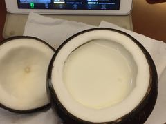 -志龙皇冠吃货椰子铺