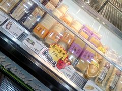 面包甜点陈列柜-华荣西饼屋(榕江店)