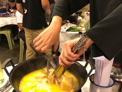 浓厚原只鸡煲花胶汤-鲜入围煮花胶鸡海鲜火锅